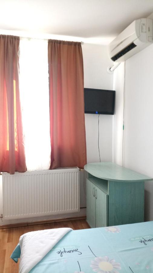 Auberge de jeunesse La Conu Iancu à Drobeta Turnu Severin Extérieur photo