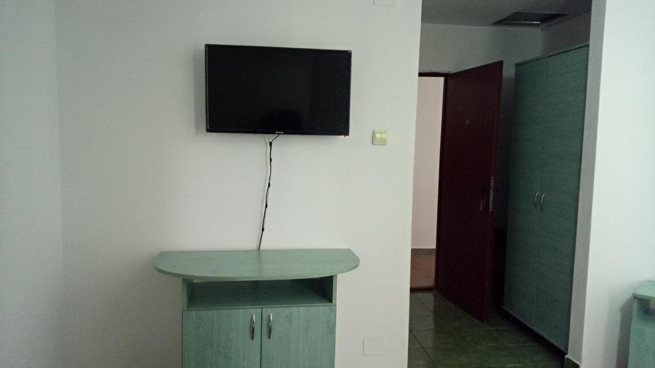 Auberge de jeunesse La Conu Iancu à Drobeta Turnu Severin Extérieur photo