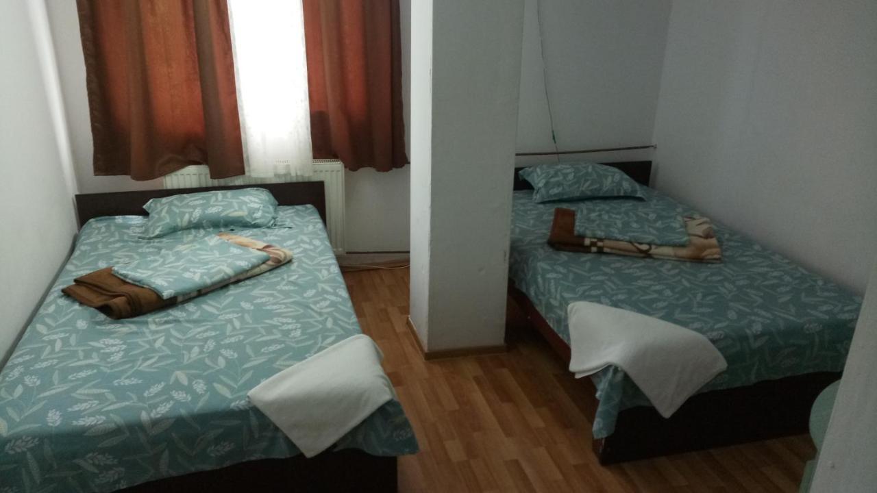 Auberge de jeunesse La Conu Iancu à Drobeta Turnu Severin Extérieur photo